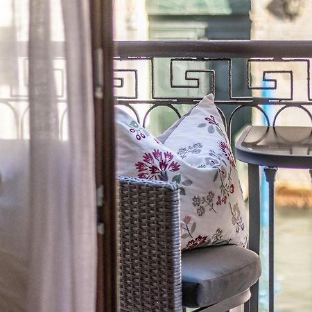 Italian Experience-Riva Degli Schiavoni Boutique Apartment Венеция Екстериор снимка